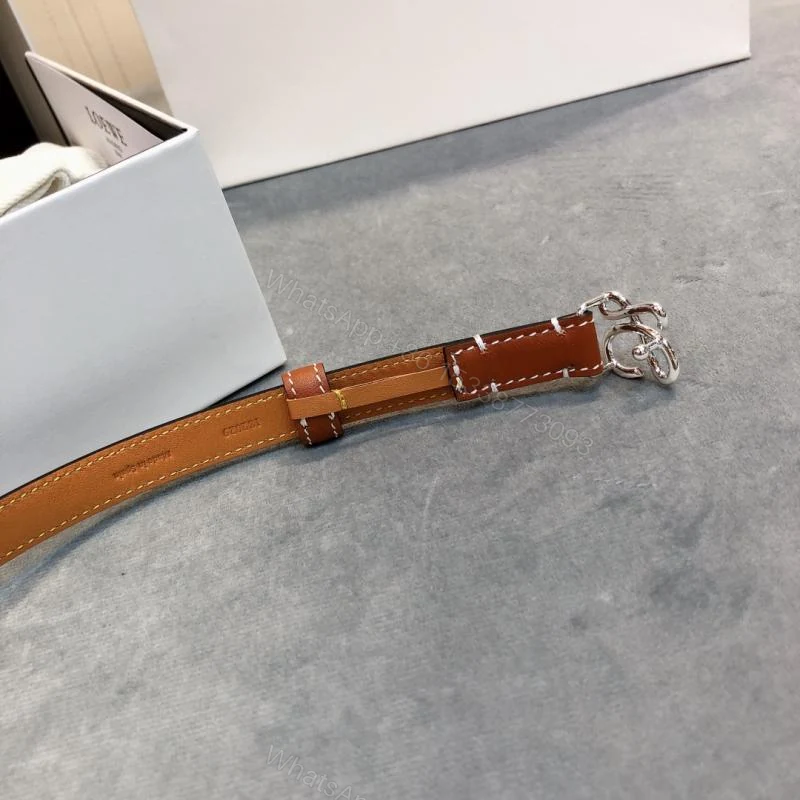View 5 of Loewe罗意威2020秋冬新款 光滑小牛皮腰带_高仿a货厂家-奢品库