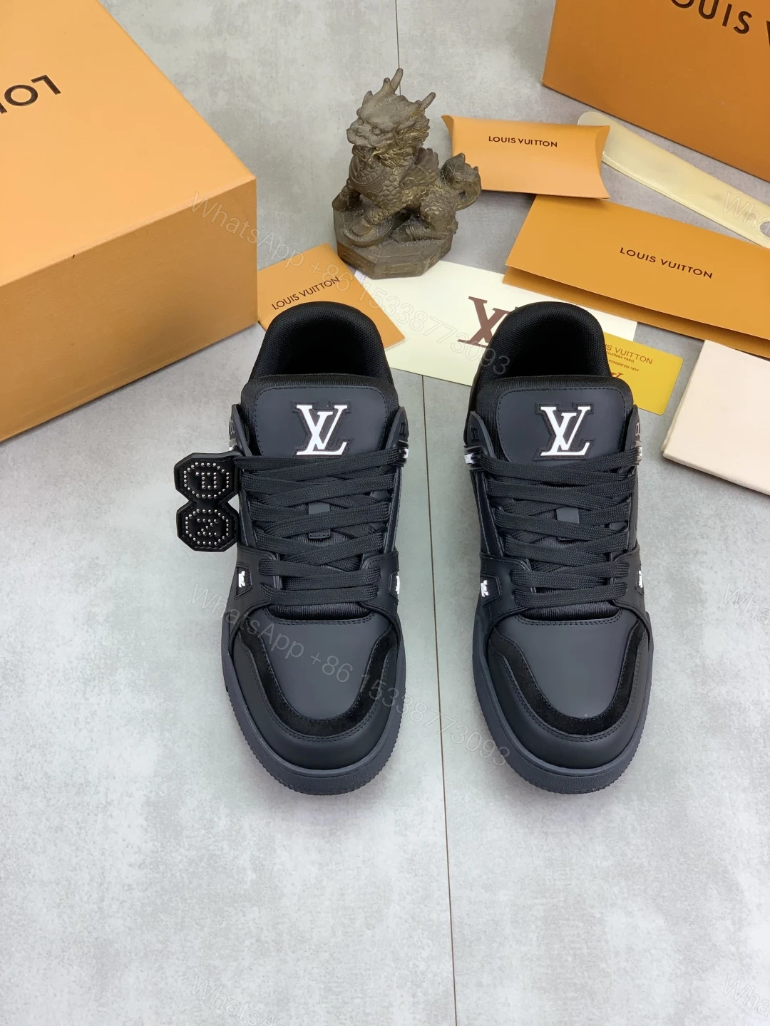 LV高仿男士黑色全皮運動鞋 硬挺造型品牌Logo款 — view 1