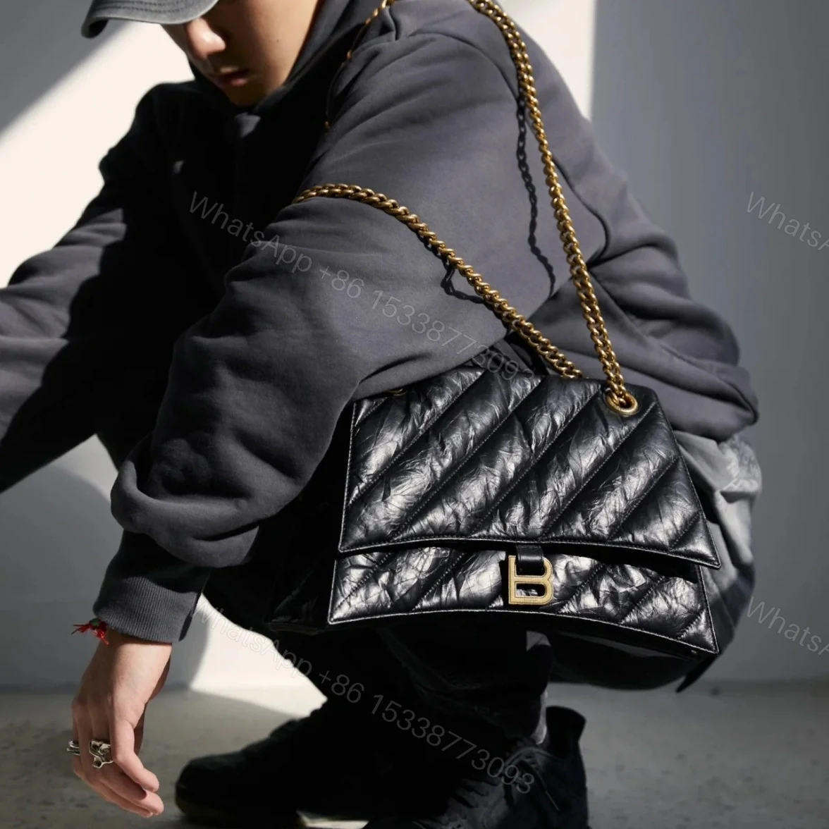 View 11 of 高仿BalenciagaCrush系列鏈條包黑金S