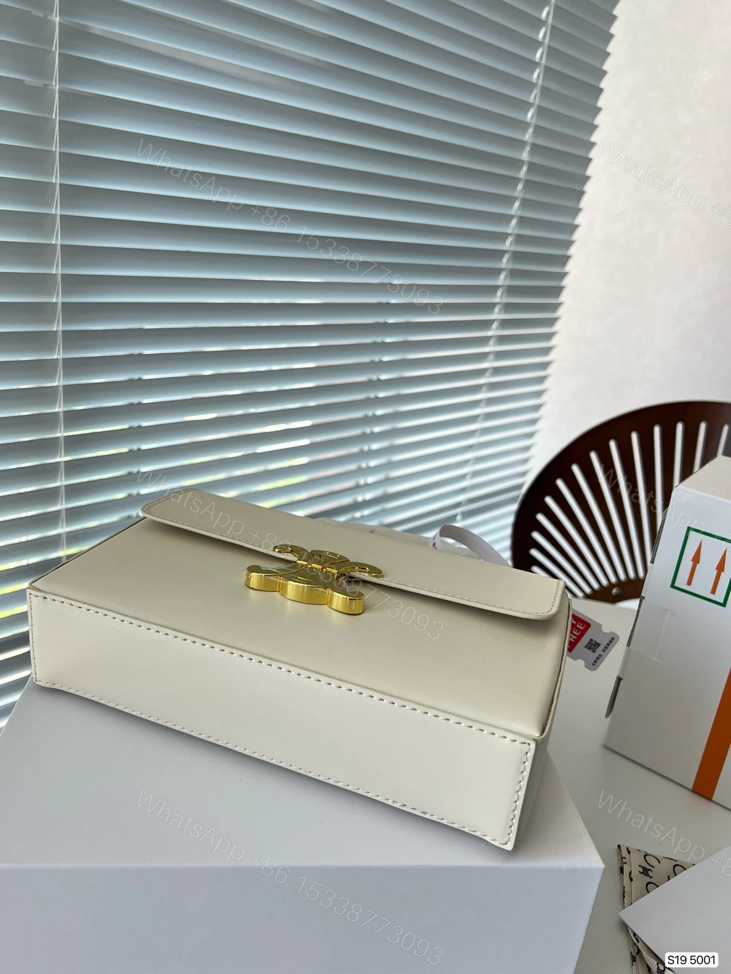 View 2 of CELINE BOX TRIOMPHE IN NATURAL CALFSKIN WHITE 23CM