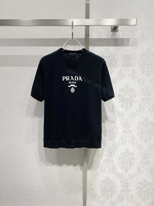 Minimalist Cotton Tee with Crest – Elevated Everyday Essential — view 1