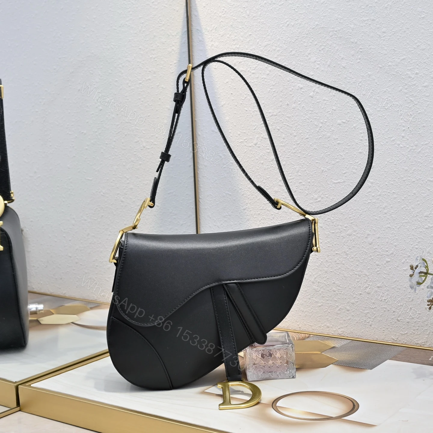 Dior 一比一馬鞍包 經典黑色光滑皮革單肩斜背包極簡高級款 — view 1