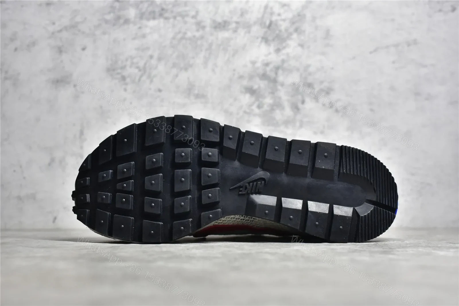 View 8 of Sacai × Nike VaporWaffle “Royal Fuchsia” Reps