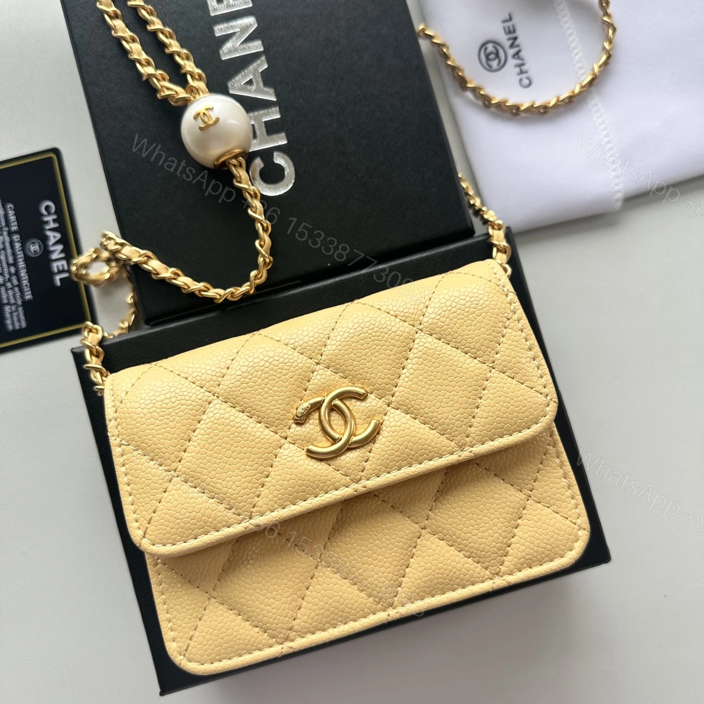 Chanel 高仿淺黃色口蓋包 菱格紋金扣鏈條設計 — view 1