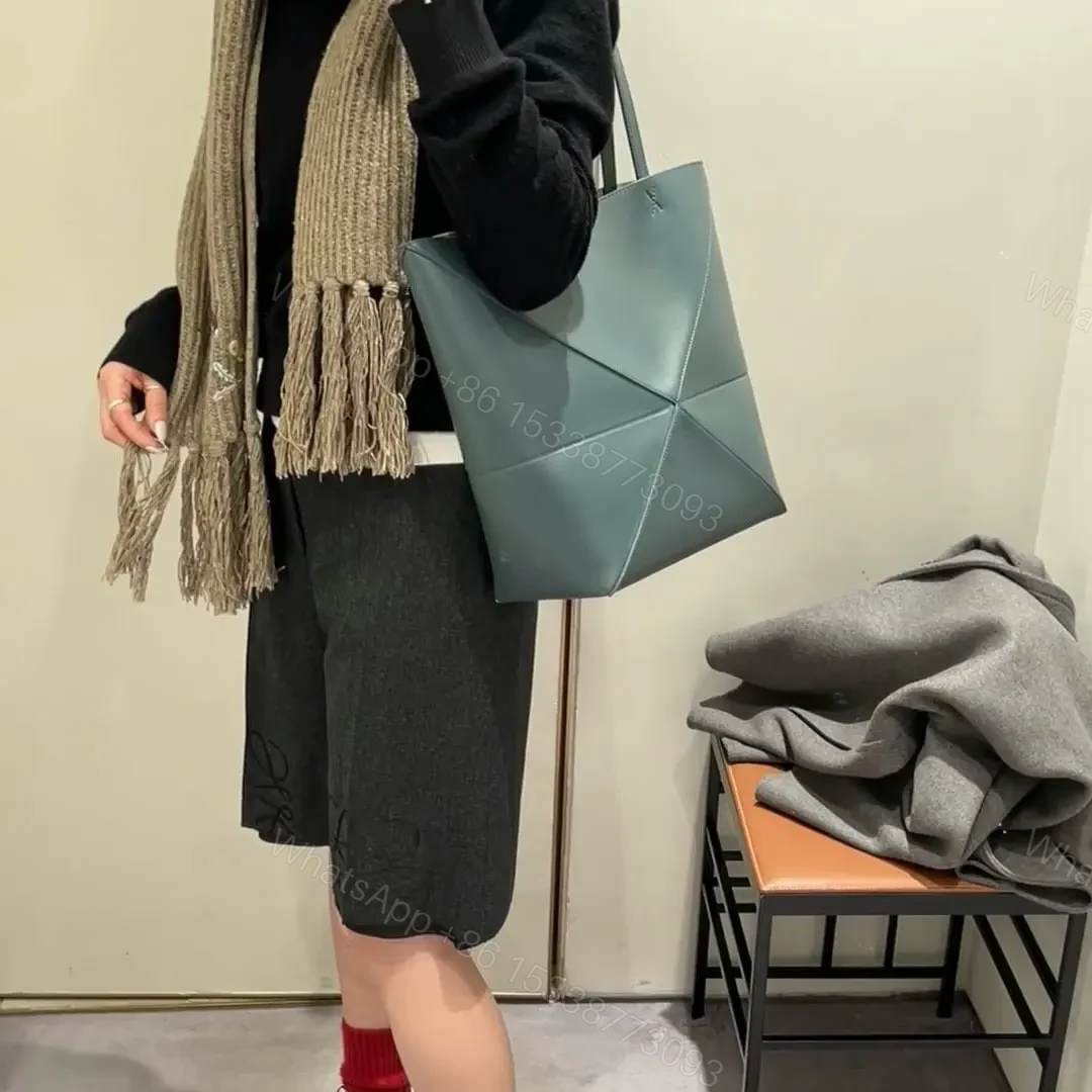 View 16 of 高仿Loewe*Fold系列4535小牛皮Tote手袋綠色中號免檢版