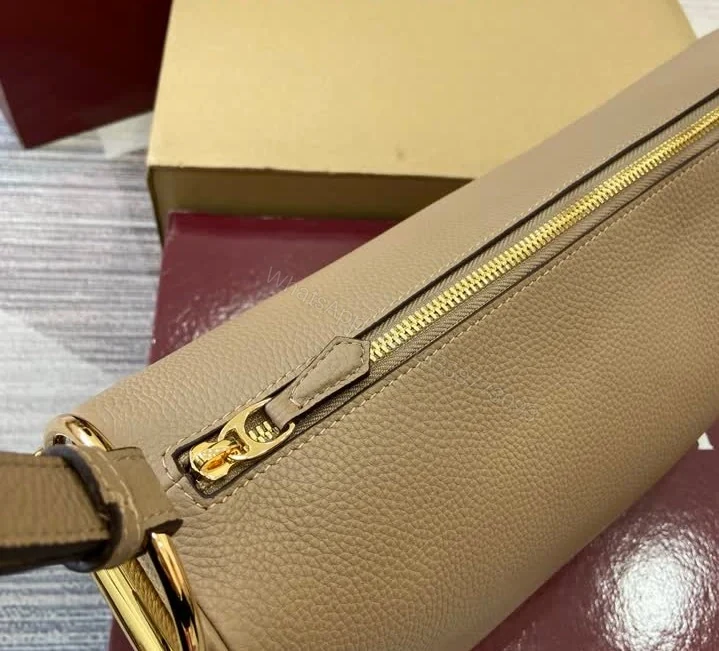 View 26 of Gucci Half Horsebit Medium Shoulder Bag TB5474
