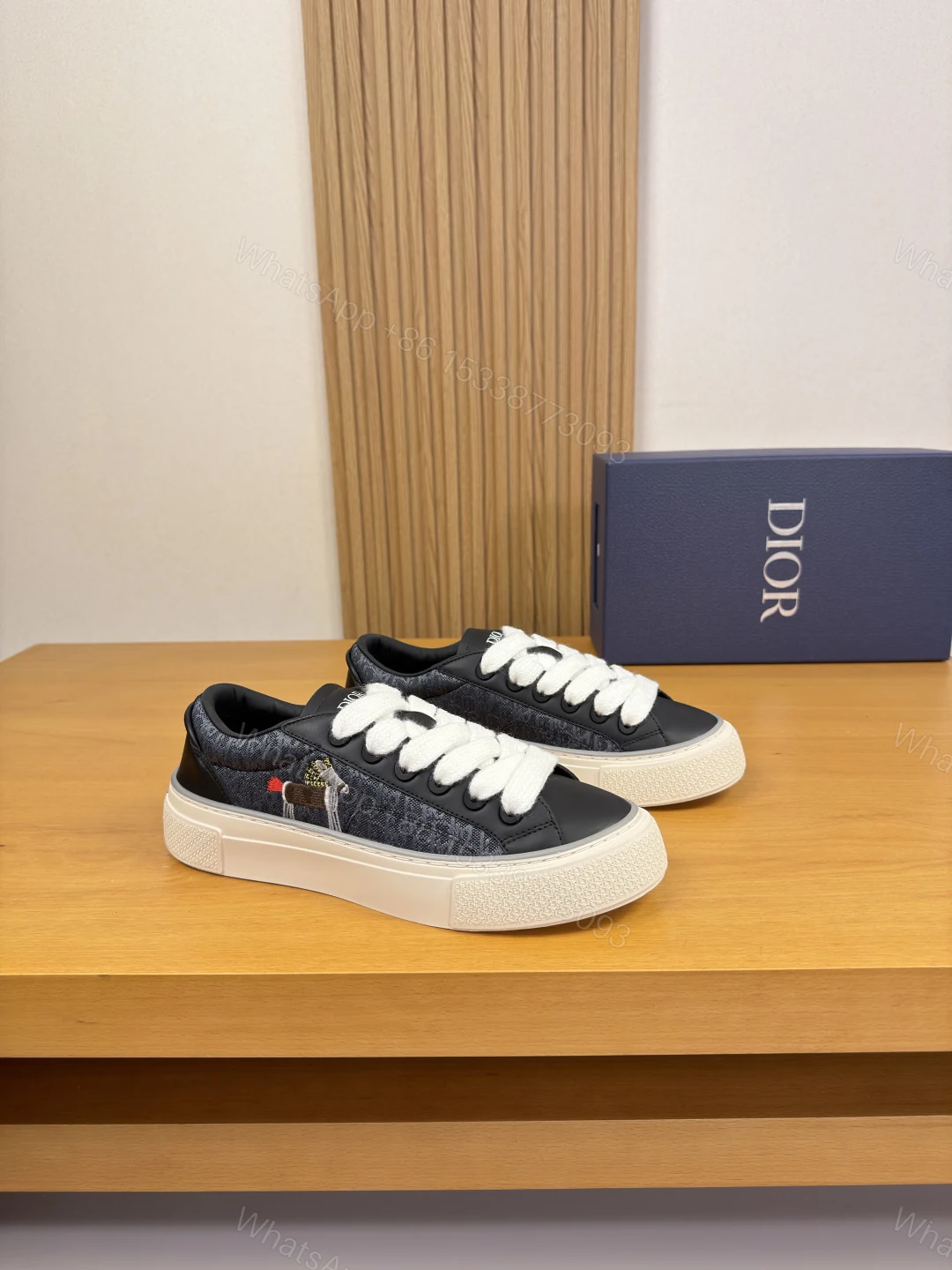 Dior 原單休閒運動鞋 男款刺繡設計厚底鞋 黑色潮流款 — view 1