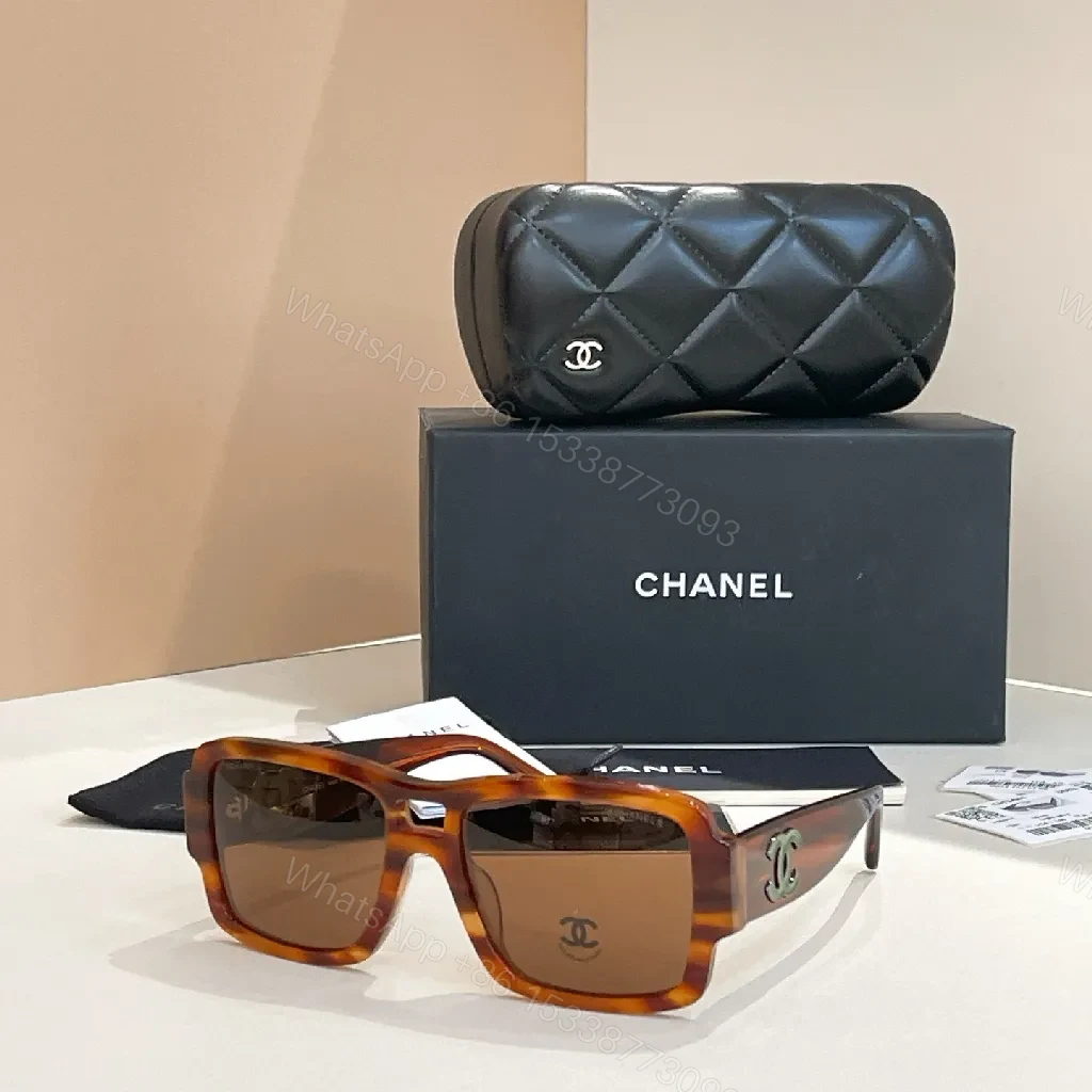 Quilted Leather Clutch: Compact Luxury, Silver Hardware, Everyday Versatility — view 1