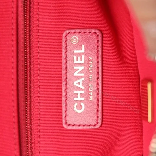 View 9 of 香港精仿Chanel復古雙肩背包22P系列黑金免檢版