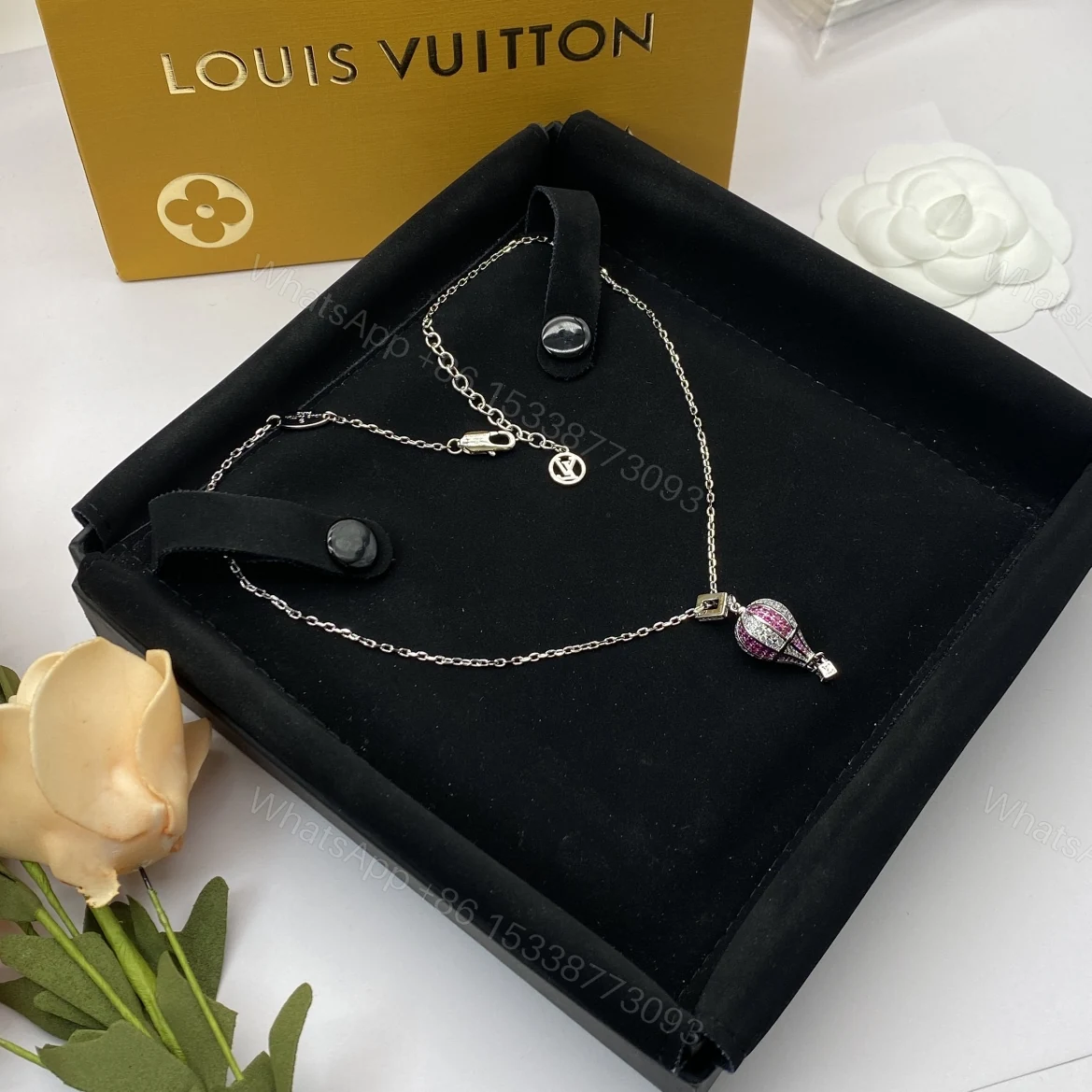 View 5 of EN – Lux LV Necklaces 035