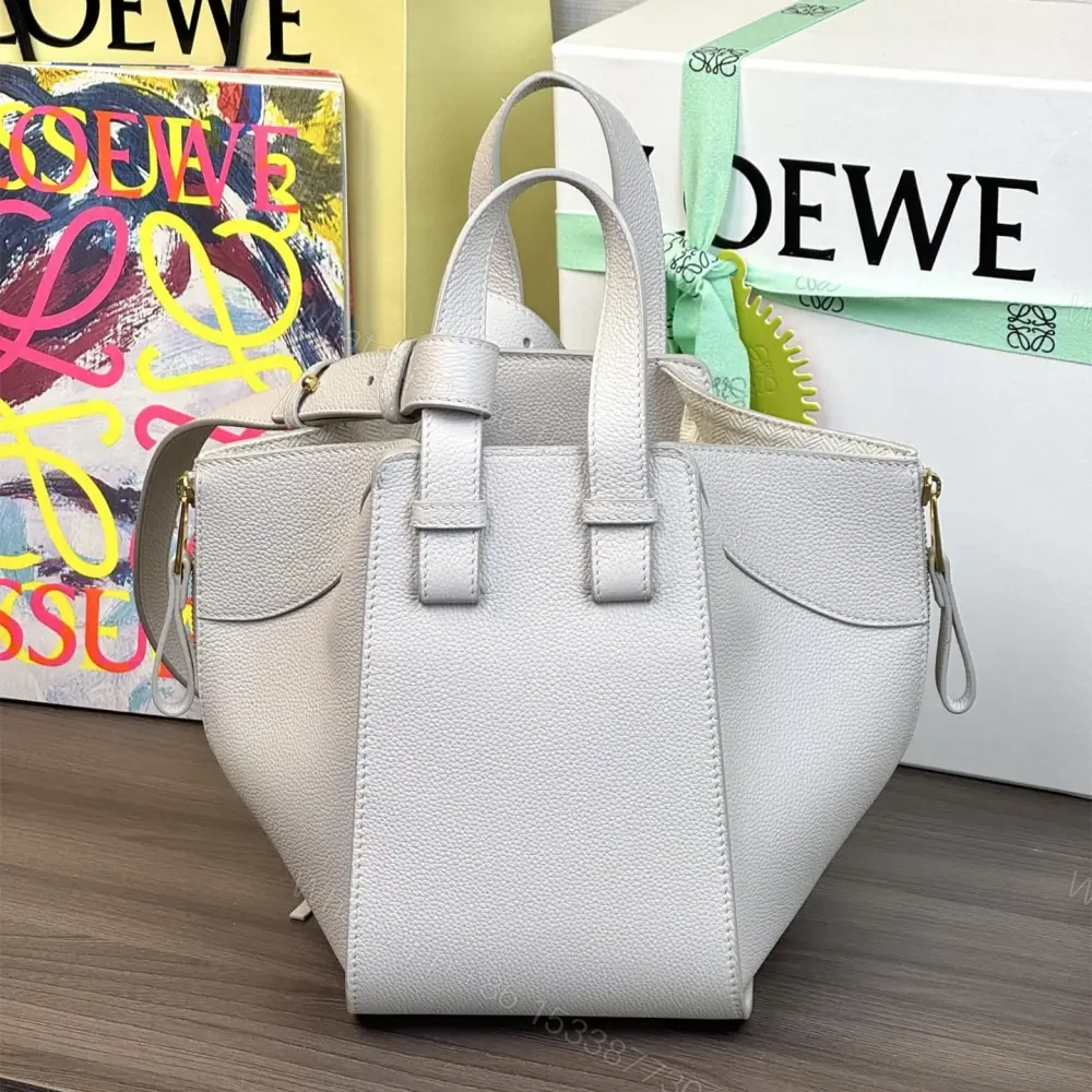 View 3 of 高仿Loewe*Hammock系列1769粒面小牛皮吊床手袋灰白色小號免檢版