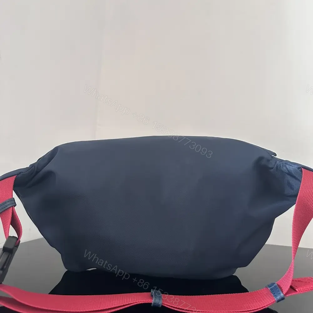 View 2 of 高仿BalenciagaWheelBeltpack系列尼龍胸包藍色