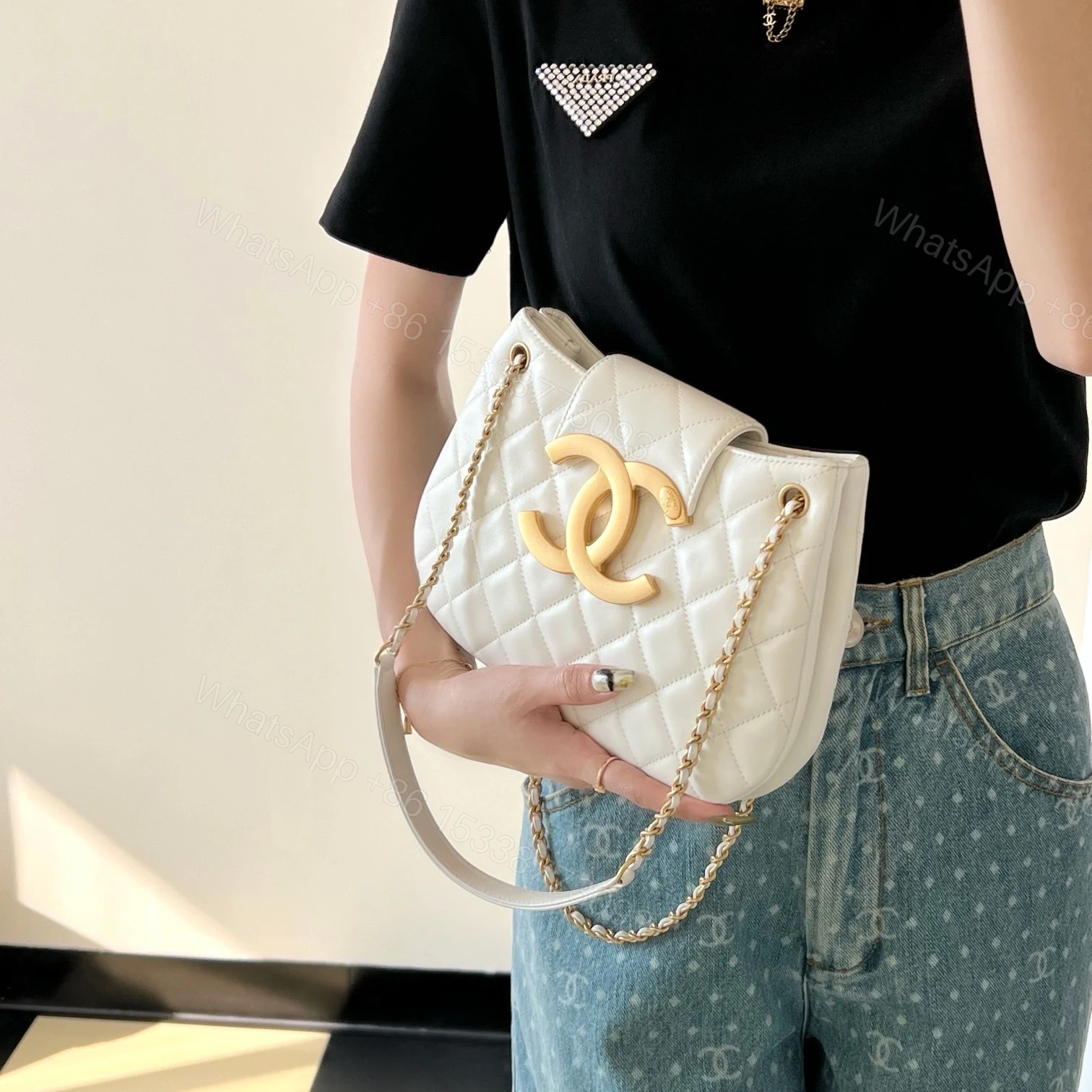 View 26 of 高仿Chanel*24C系列AS4609圓挎包白色大號免檢版