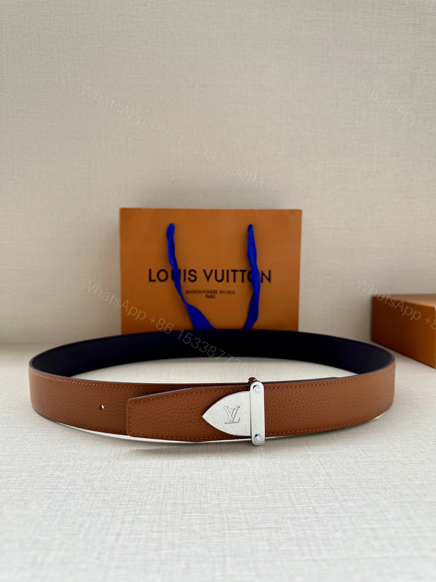 LV 原單男士皮帶 棕色牛皮銀扣典雅款 — view 1