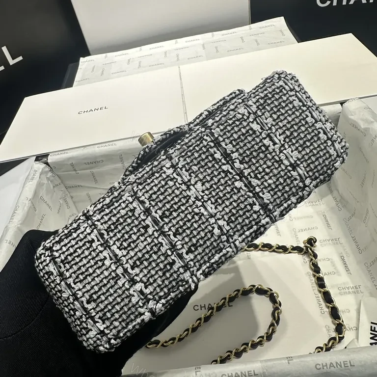 View 9 of Textured Chain-Detail Bag: Modern Luxury Everyday Sophistication