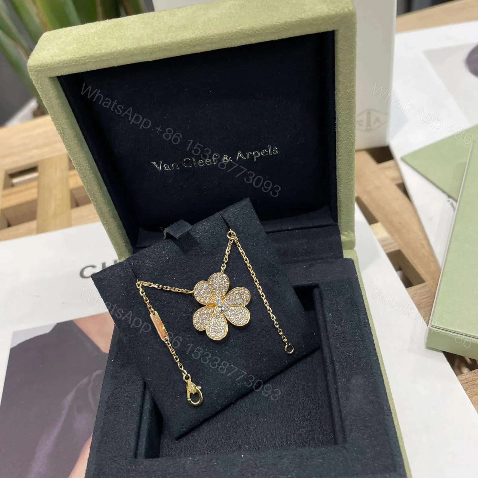Van Cleef & Arpels 18K Yellow Gold Frivole Pendant Necklace Diamonds Large Model VCARPGJP00 — view 1