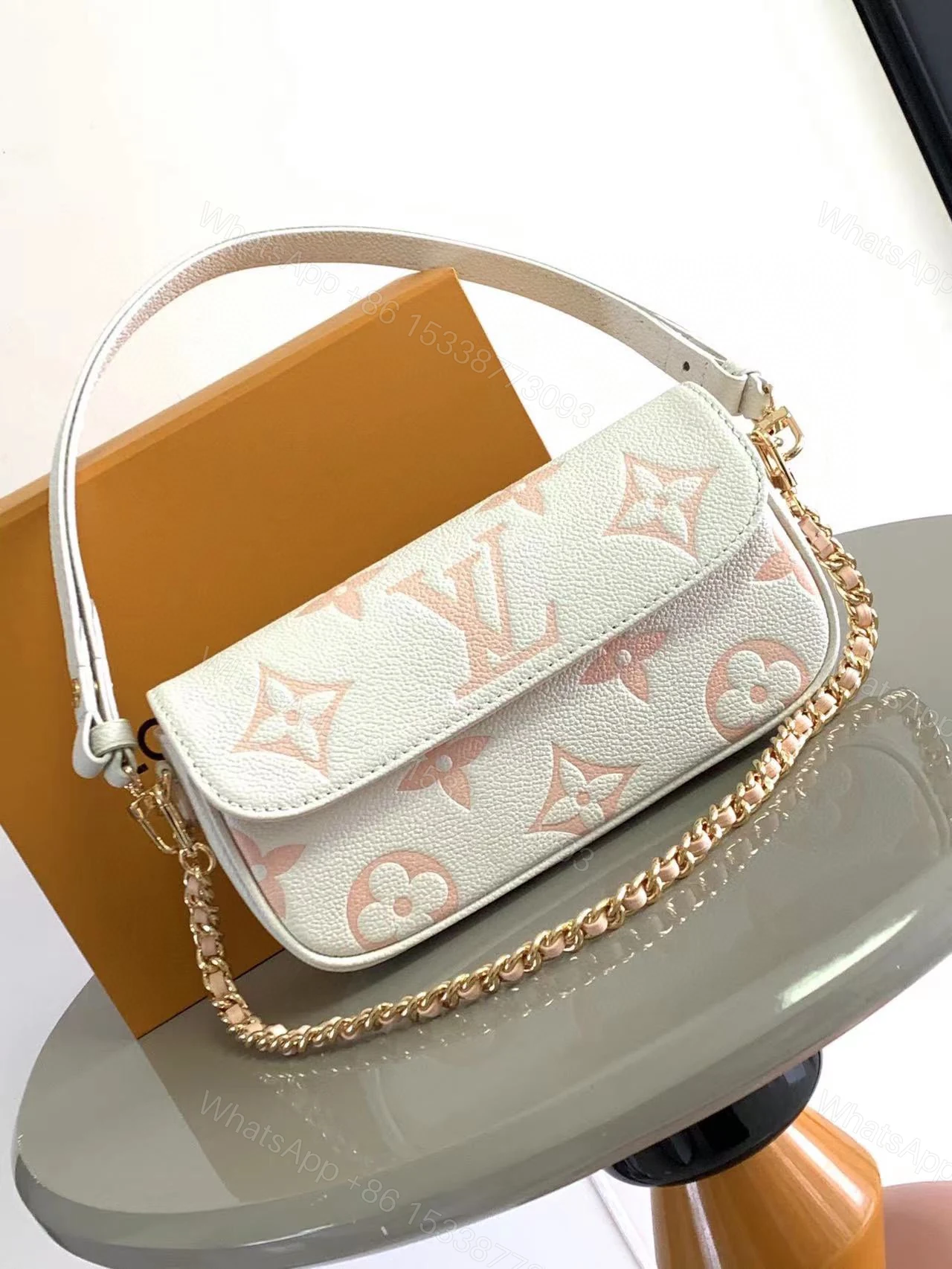 LV 一比一白粉短肩包 Monogram清新配色設計款 — view 1