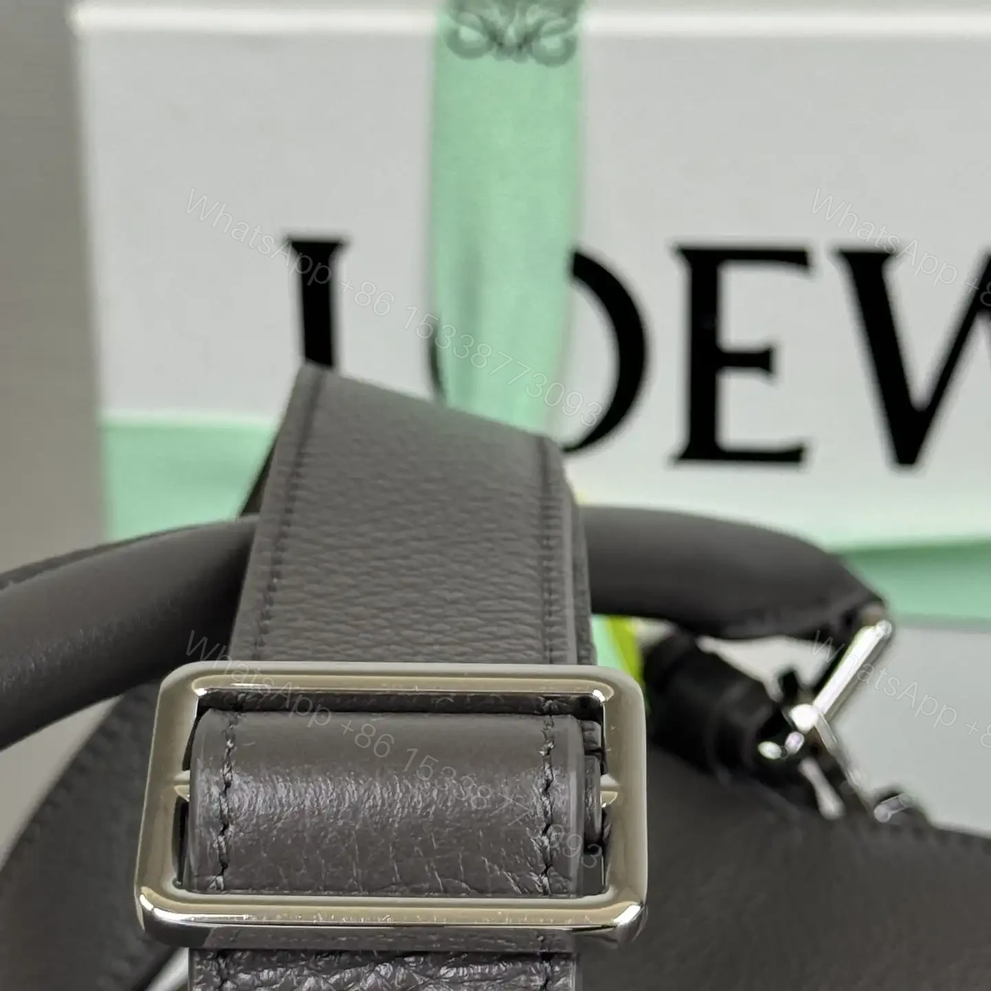 View 16 of 高仿Loewe*Puzzle系列1220小牛皮斜挎包深灰色大號免檢版