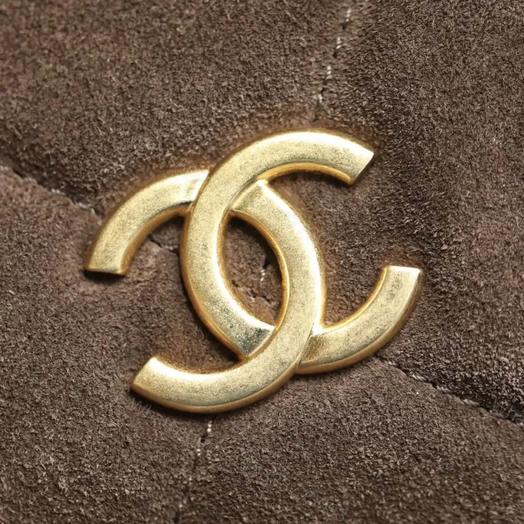 View 19 of 高仿Chanel*25K系列AS5792麂皮腋下包巧克力小號免檢版