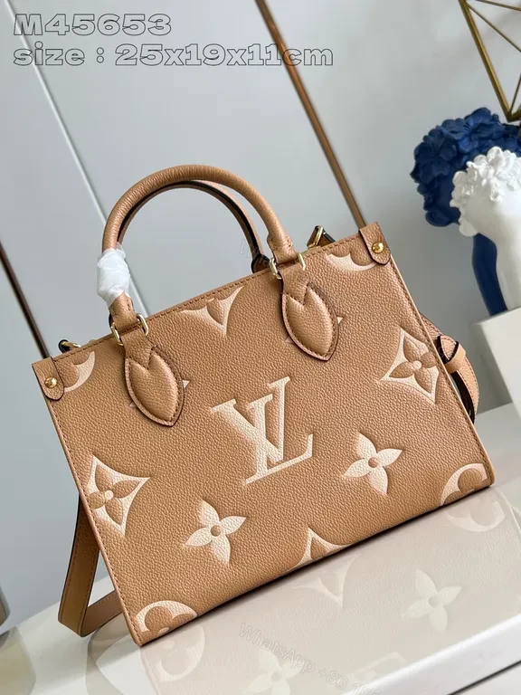 Chic Monogram Satchel: Everyday Luxury Tote with Strukturized Carry — view 1