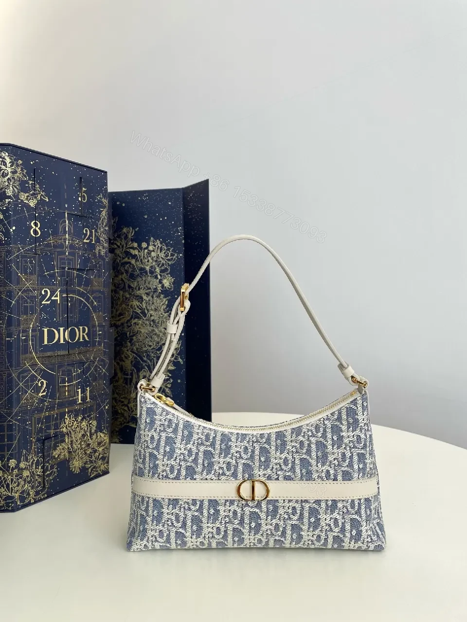 Chic Jacquard Shoulder Bag - Structured Luxury Tote — view 1