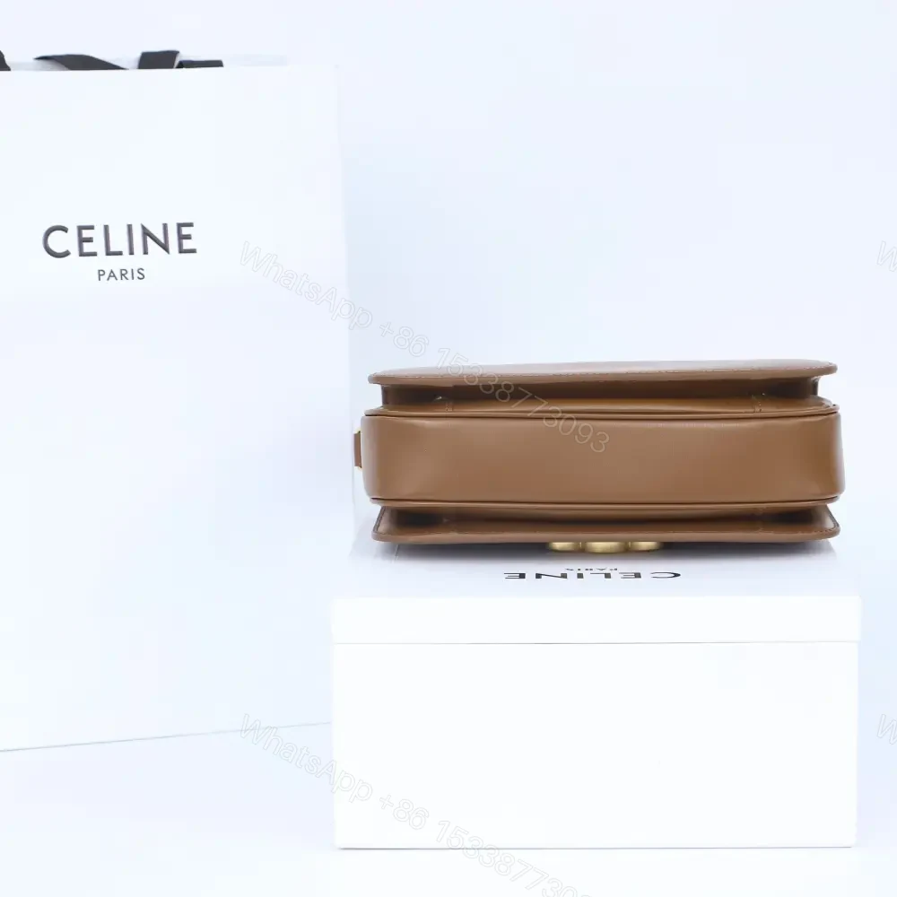 View 4 of 高仿Celine*Triomphe系列手袋187363棕色中號免檢版