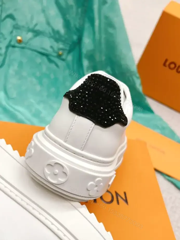 View 11 of LV TIME OUT SNEAKER – LSVM040