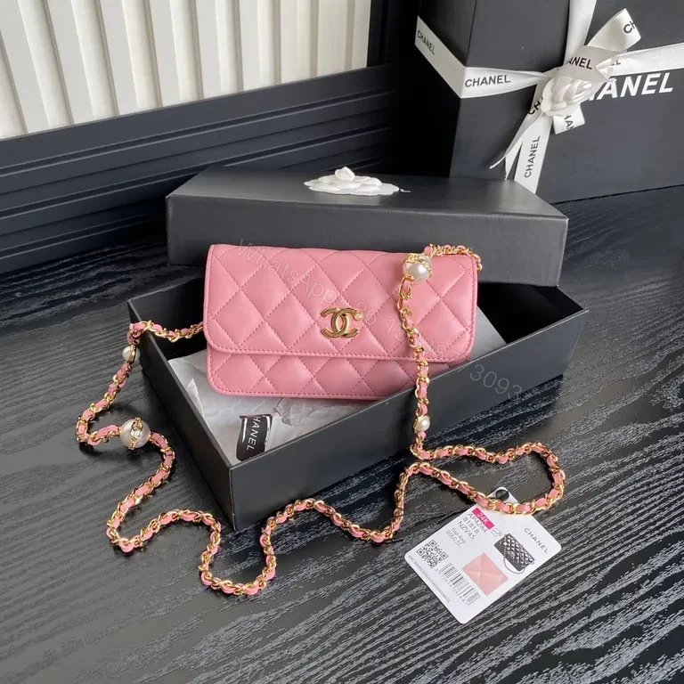 Pink Quilted Chain Bag: Chic Crossbody Luxury Bag — view 1