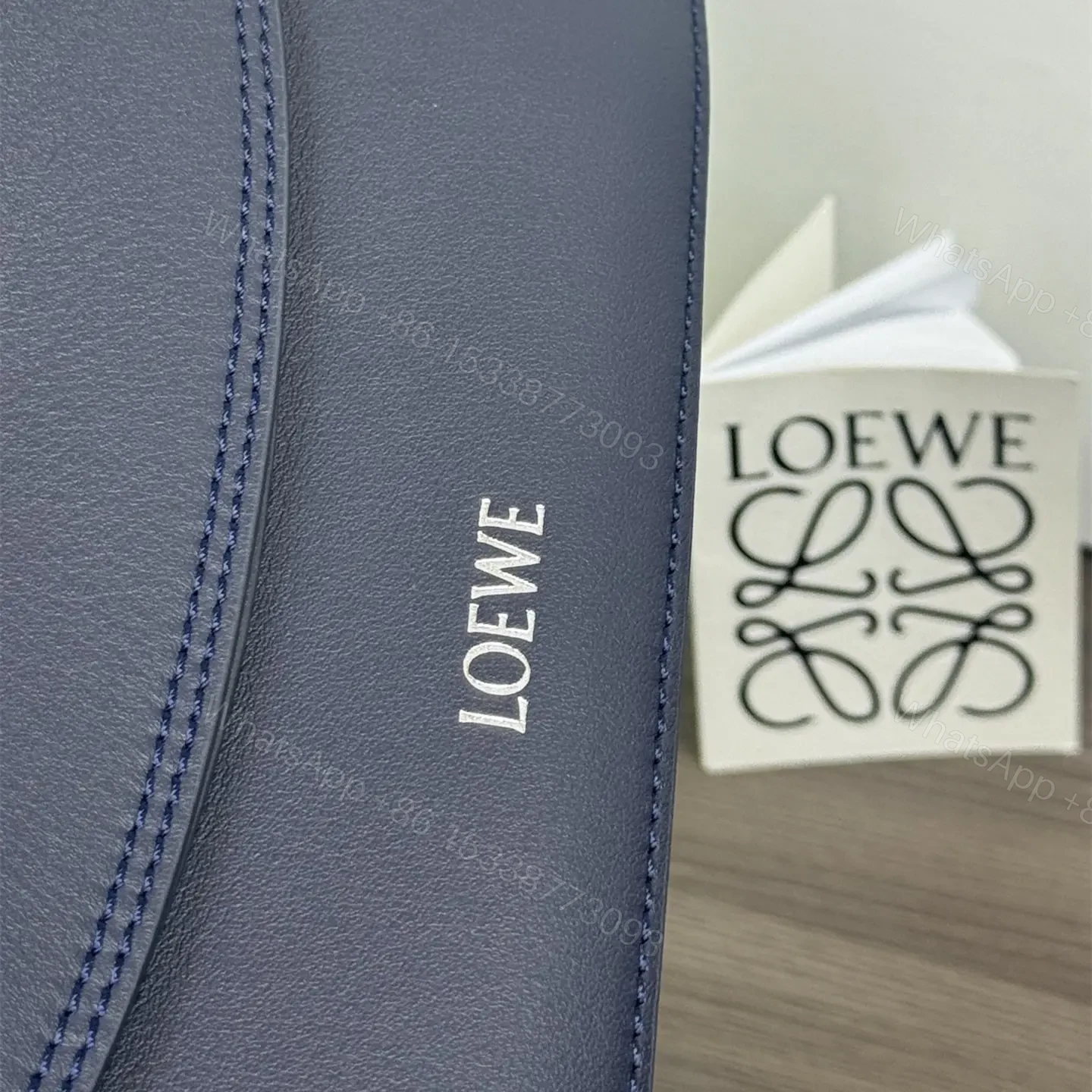 View 9 of 高仿Loewe*Ola系列5544小牛皮腋下包深藍色中號免檢版