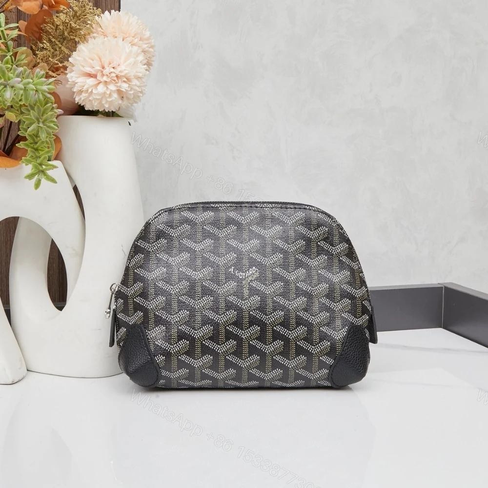 View 2 of GOYARD VENDÔME COSMETIC POUCH BLACK 18CM VENDOTPMLTY01CL01P