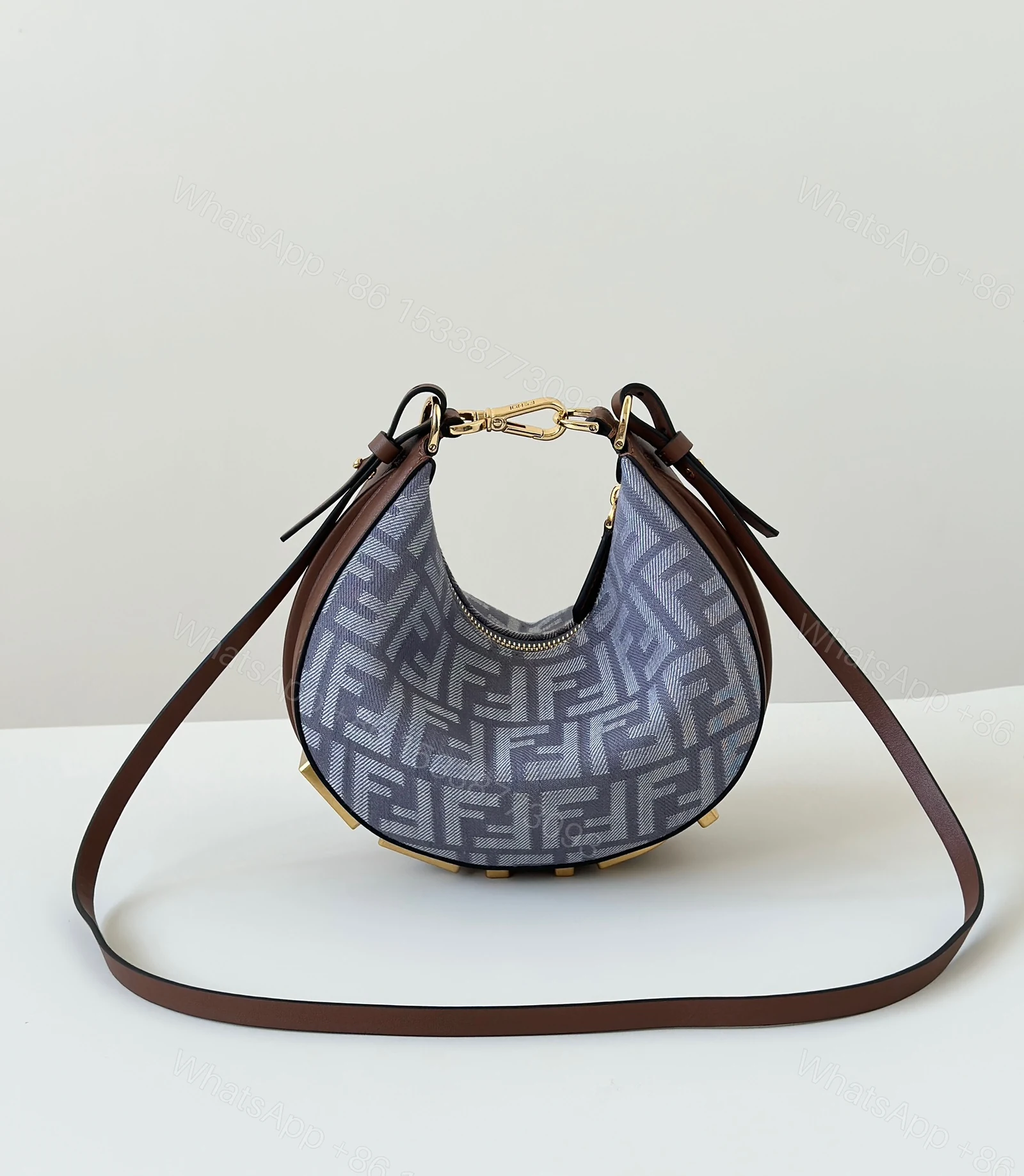 Fendi 原單 Graphy灰色FF老花迷你半月斜背包百搭精品款 — view 1