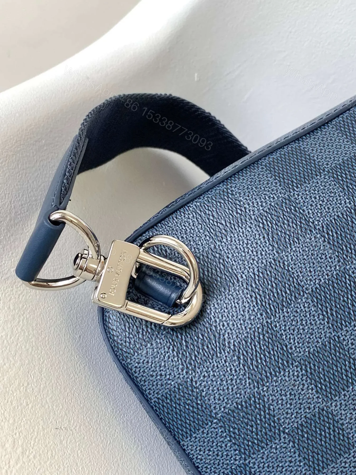 View 3 of Louis Vuitton LV Avenue Men’s Handbag Replica Checkerboard Pattern 20x31x7cm