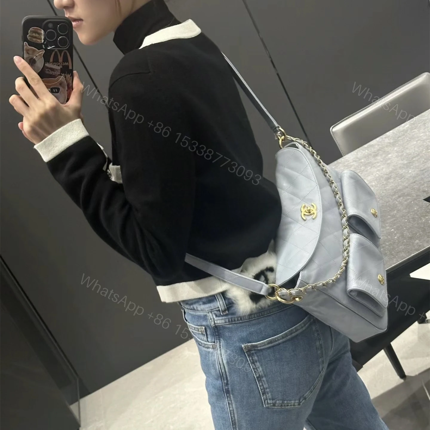View 19 of 高仿Chanel*24P系列AS4668夾層郵差包灰色大號免檢版