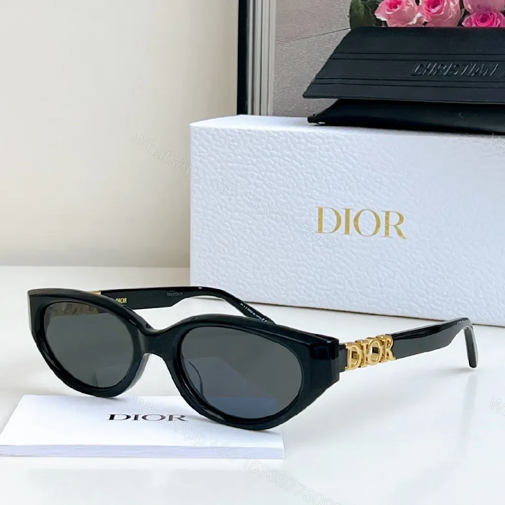 Cat-eye Clásico Moderno Boost Sunglasses—Polarized, Gold Accents — view 1