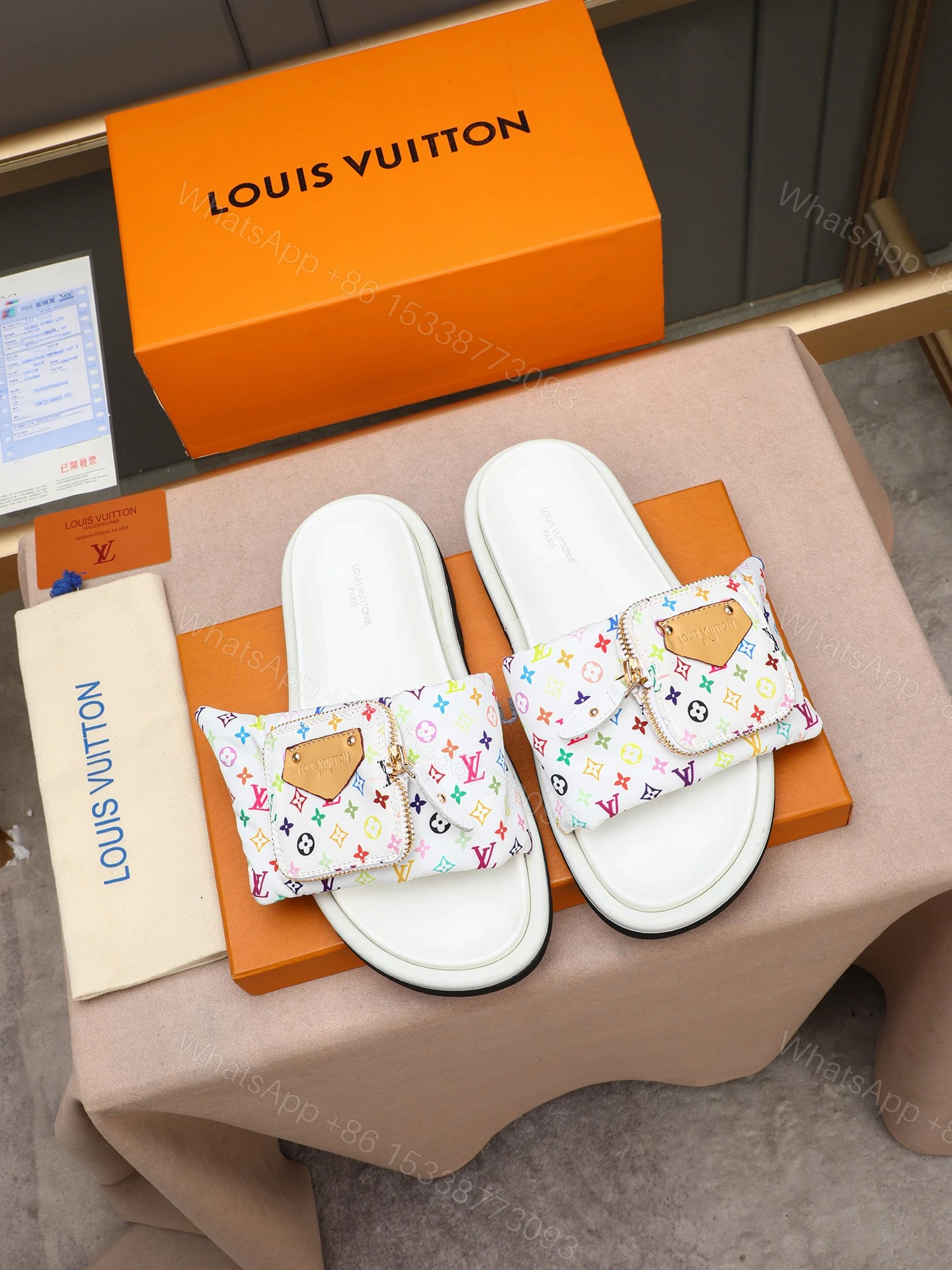 LV 高仿 男款 Monogram白彩印花休閒拖鞋 清爽輕奢風 夏季款 — view 1