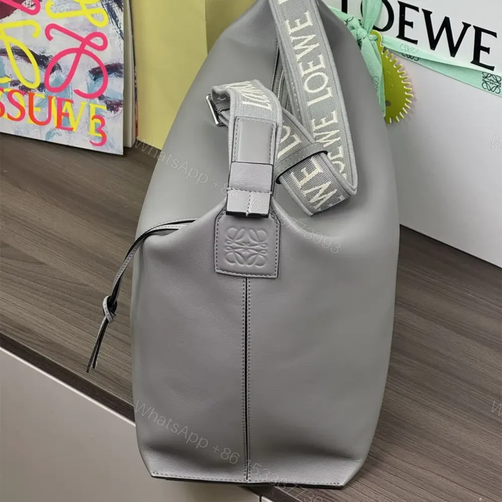 View 4 of 高仿Loewe*Cubi系列1640小牛皮斜挎包瀝青灰大號免檢版