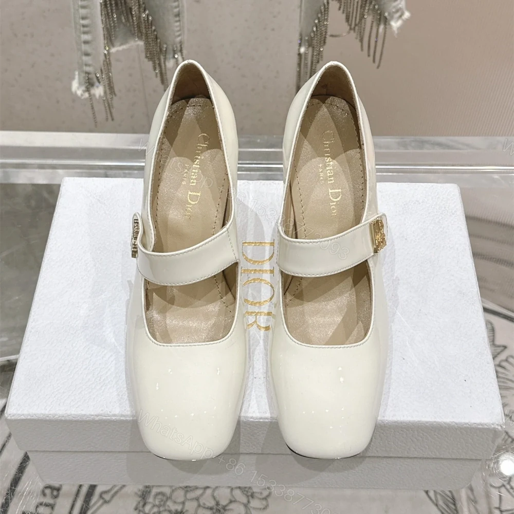 高仿Dior*Miss系列KVV321方頭粗跟單鞋8CM白色漆皮免檢版 — view 1