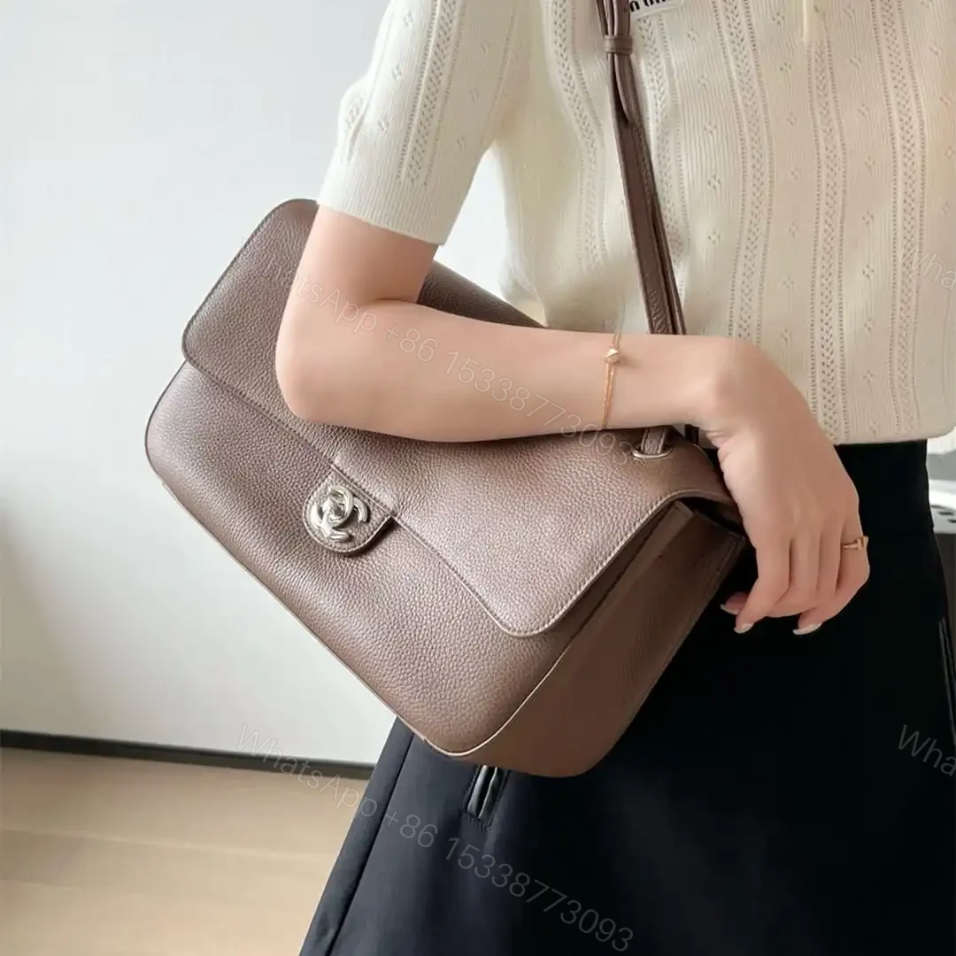 View 22 of 高仿Chanel*26S系列AS6231粒面小牛皮翻蓋包淺棕色大號免檢版