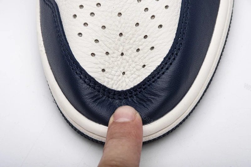 View 6 of Air Jordan 1 Retro High Obsidian UNC 555088-140