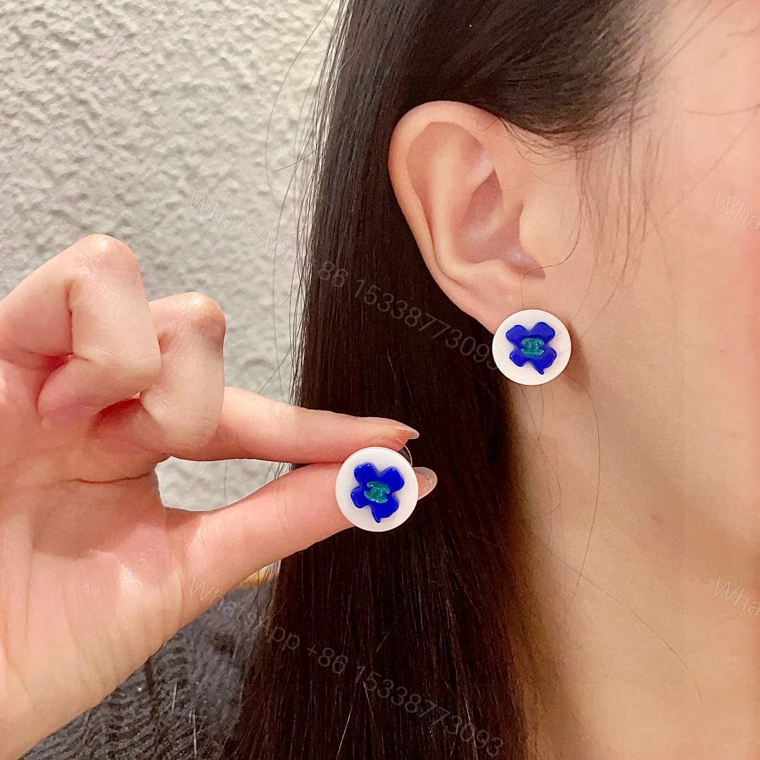 Chanel高仿藍色山茶花耳環 女款圓形清新風格飾品推薦 — view 1
