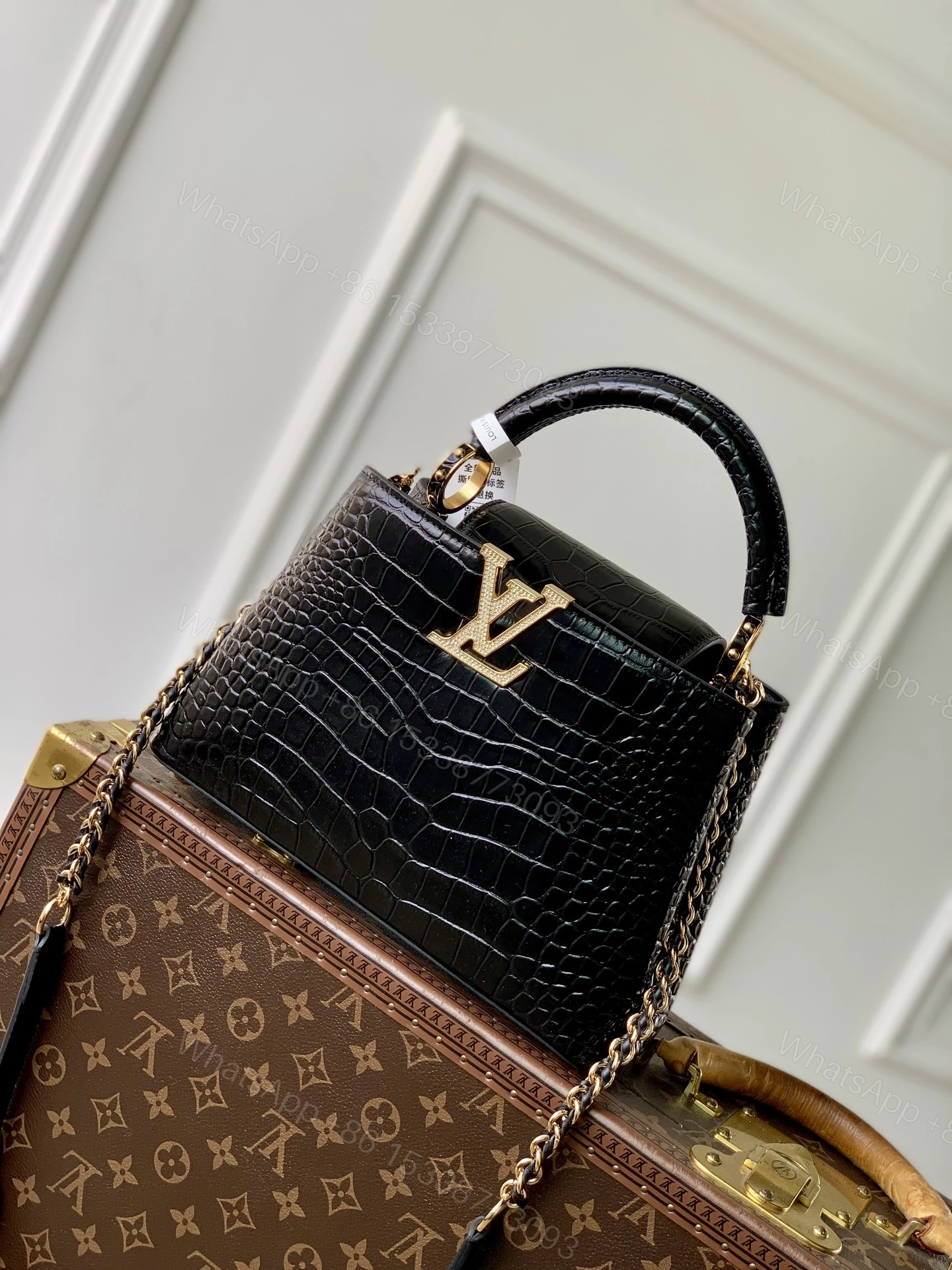 LV 原單 女款 Petite Malle 鎖扣鏈條包 時尚迷你斜背包 — view 1