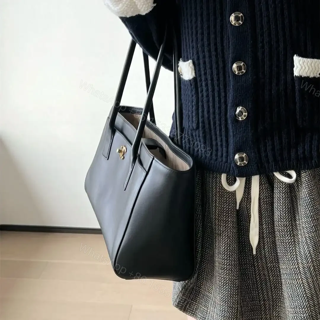 View 24 of 高仿Chanel*26S系列AS6243小牛皮單肩包小號黑色免檢版