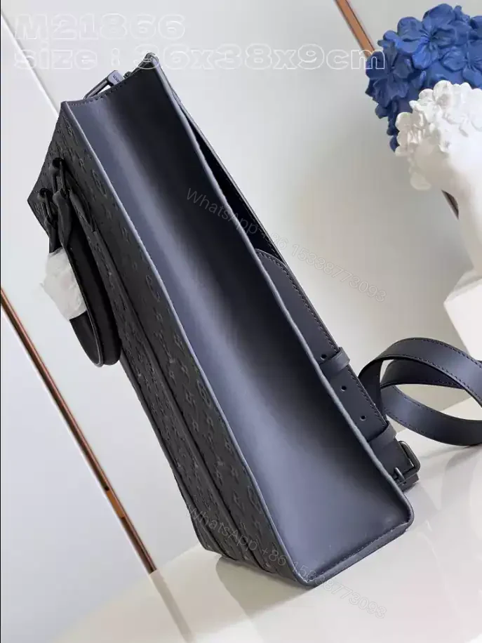 View 4 of LOUIS VUITTON SAC PLAT NV – LBV407