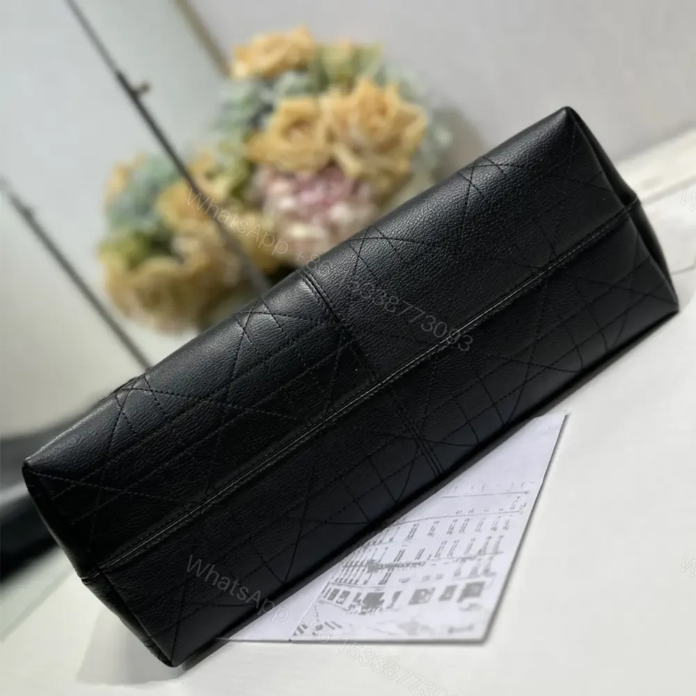 View 4 of 高仿Dior*Voyage系列M284M902小牛皮單肩包大號黑色免檢版