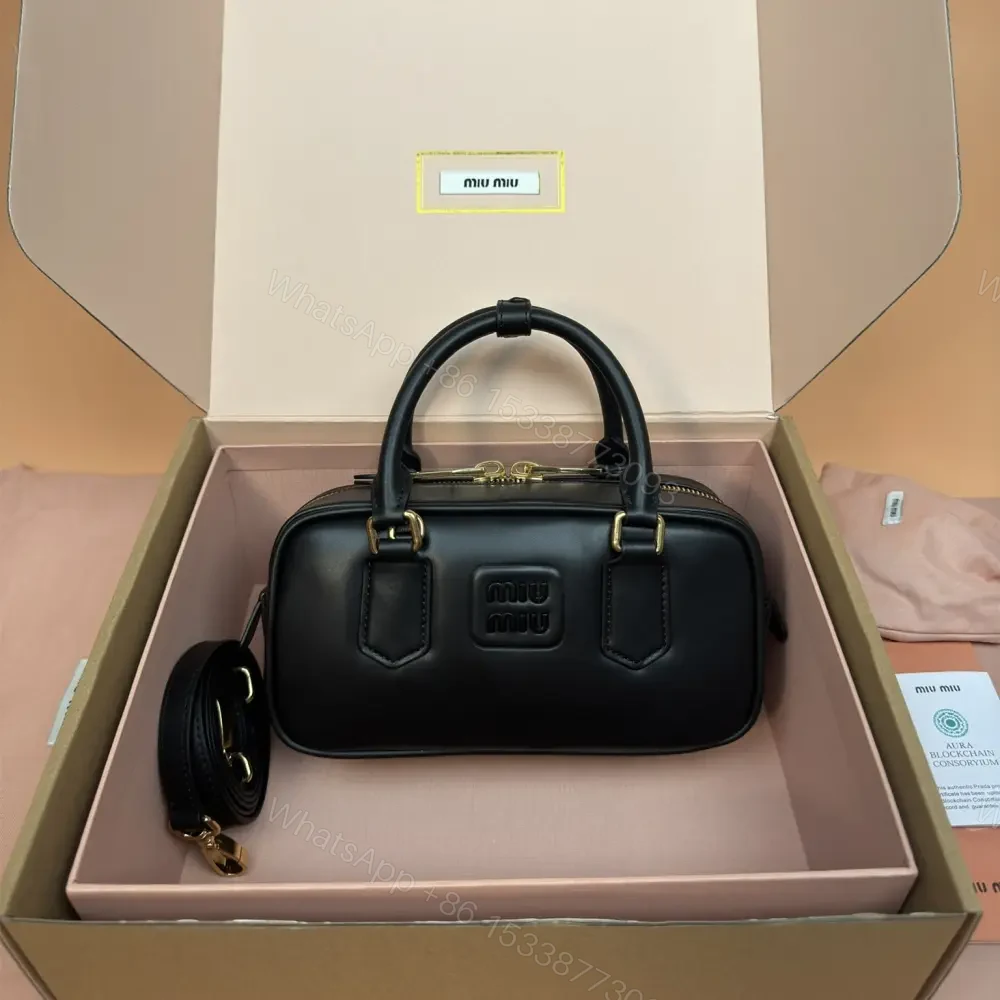 高仿miumiu*Arcadie系列5BB142小牛皮斜挎包黑色免檢版 — view 1