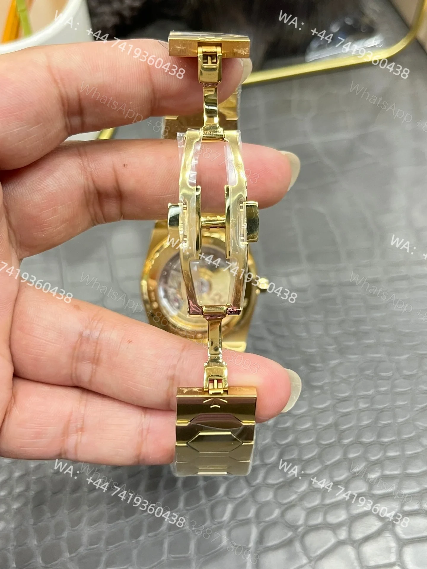 View 8 of Super Clone Vacheron Constantin Historiques 222 4200H/222J-B935 – Gold Dial