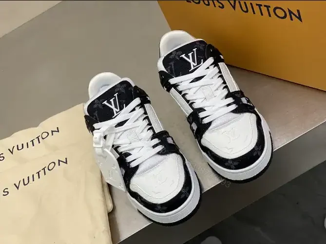View 8 of LOUIS VUITTON TRAINER SNEAKERS IN WHITE AND BLACK – LSVT341