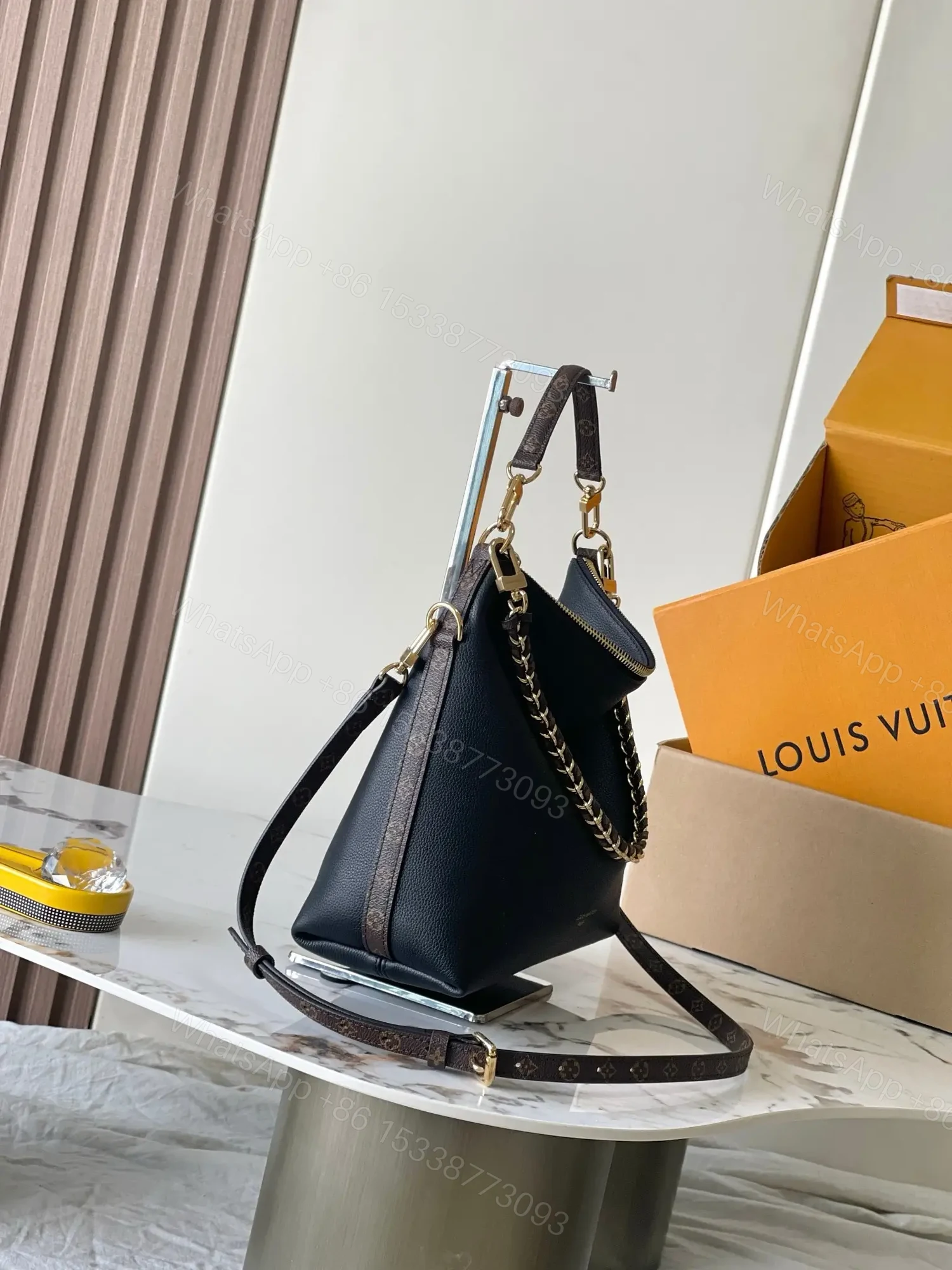 View 6 of LV Multipass Black M28029