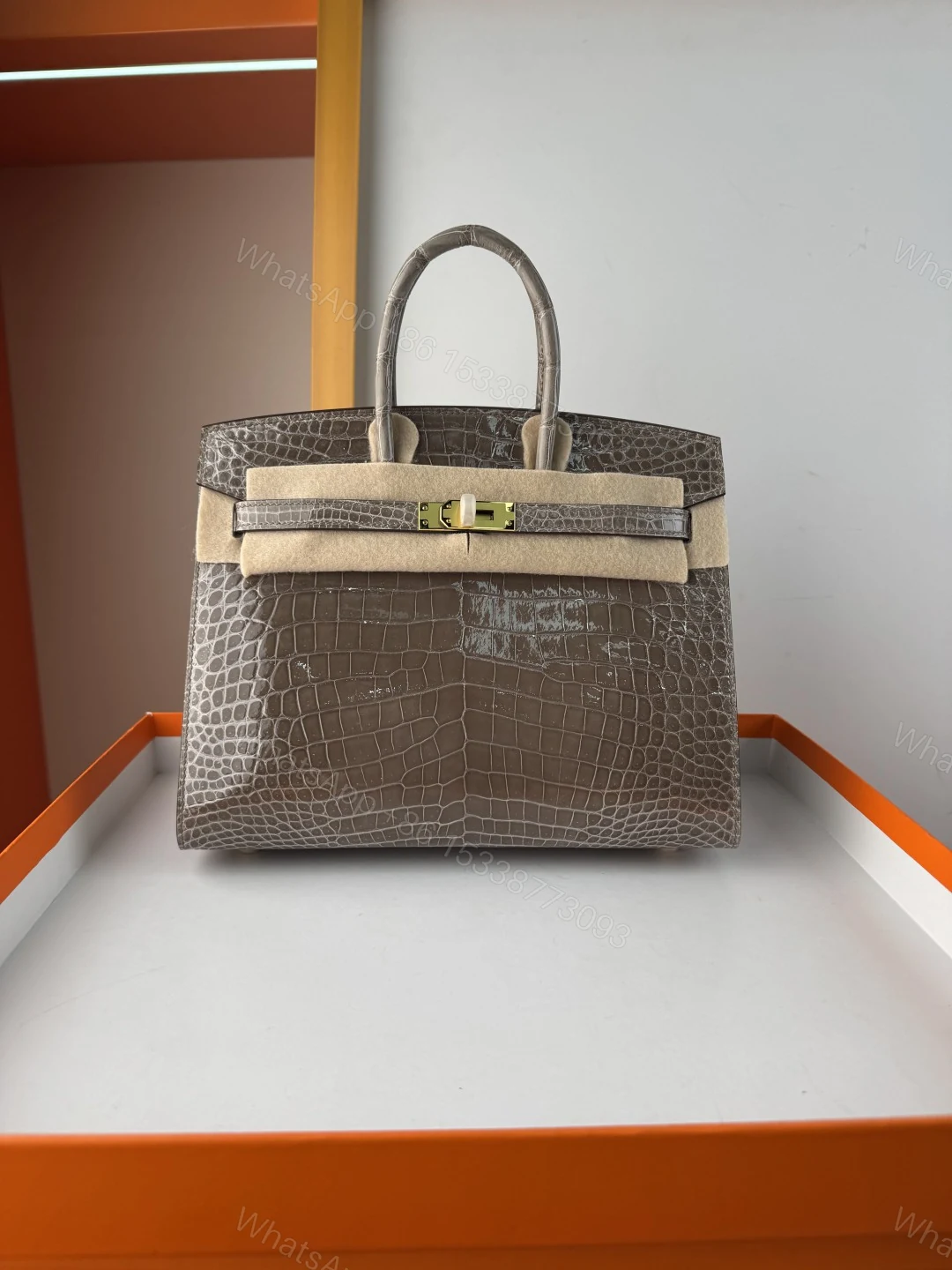 Hermes A貨 女款 Birkin 灰色鱷魚紋手提包 沉穩百搭款 — view 1