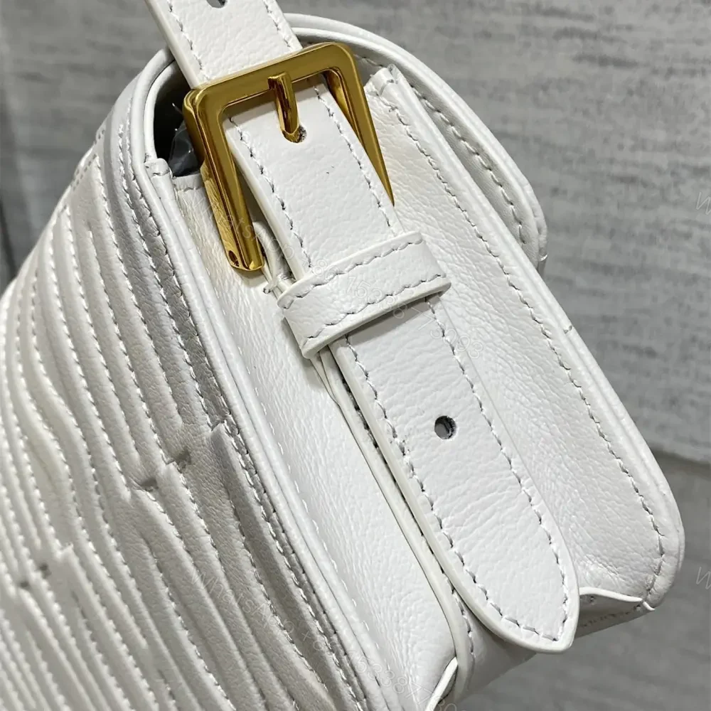 View 6 of 高仿Dior*Miss系列M261M030衍縫線小牛皮腋下包白色免檢版